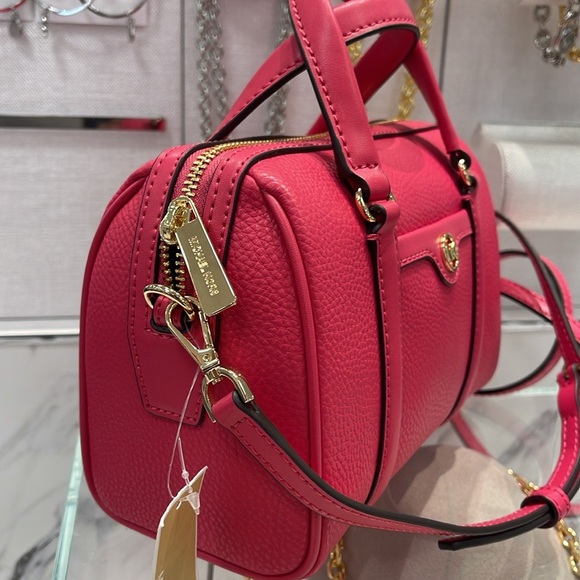 Michael Kors Travel Small Duffle Leather Crossbody Satchel Electric Pink
NWT - Picture 11 of 16